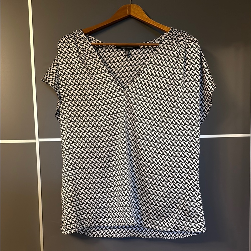 White House Black Market Black and White Cap Sleeve Blouse